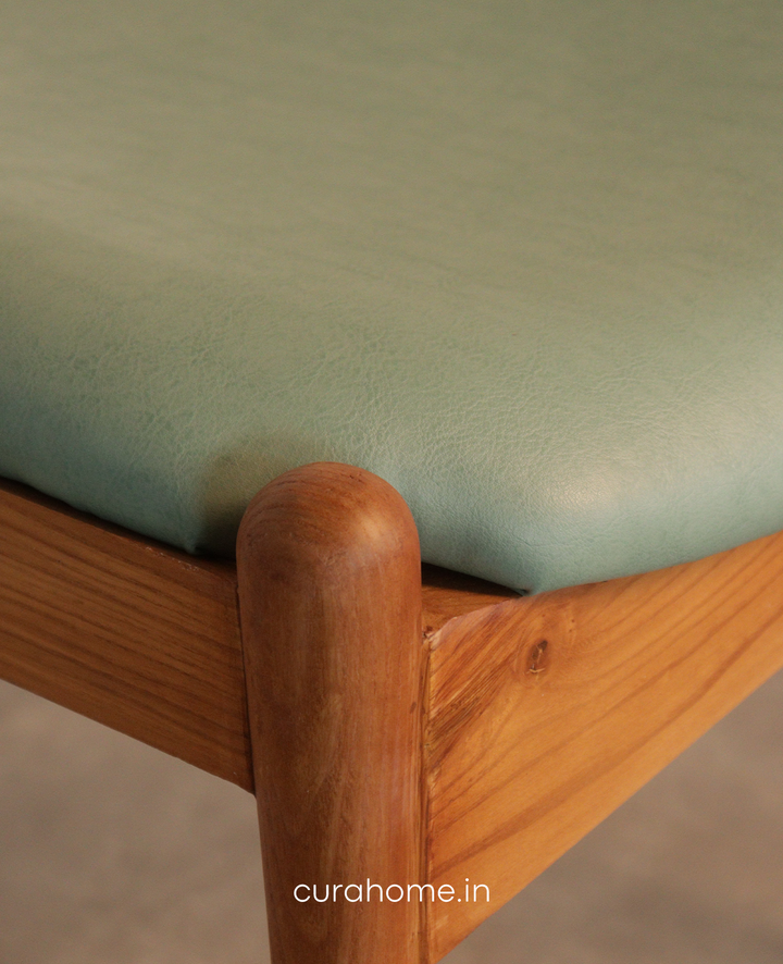 Svelte Stool